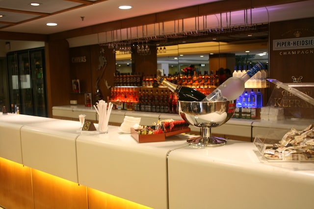 Lounge thumbnail 5