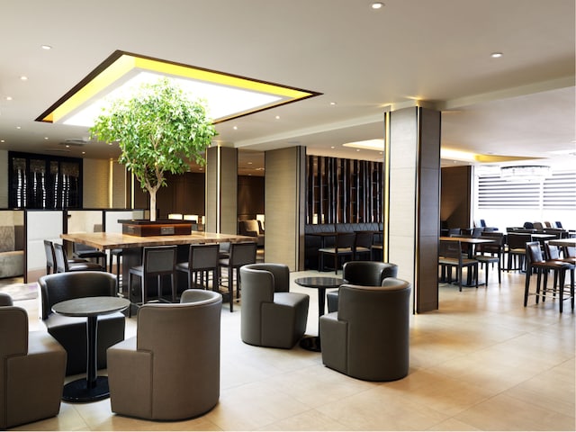 Lounge thumbnail 1