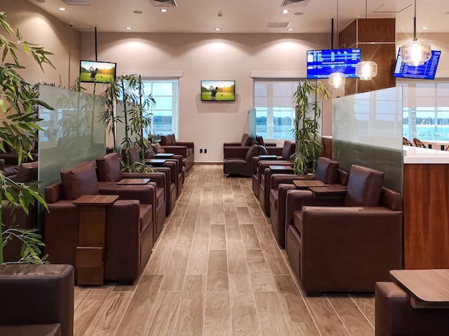 Lounge thumbnail 1