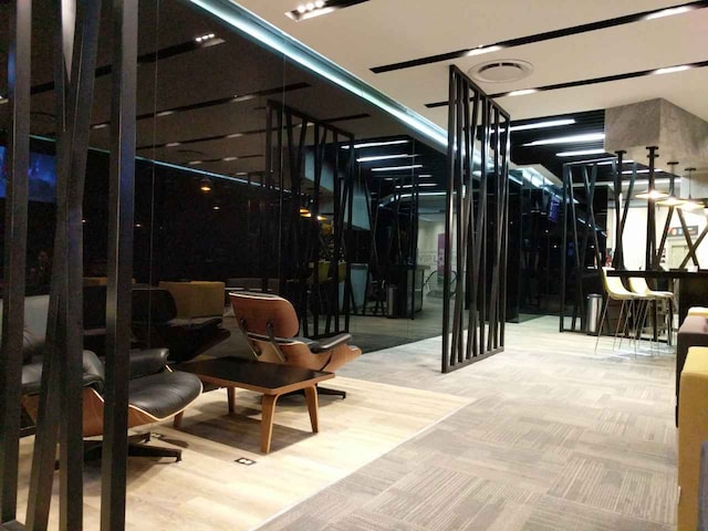 Lounge thumbnail 3