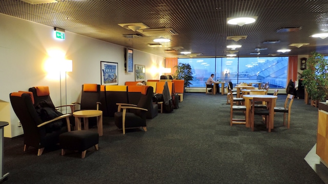 Lounge thumbnail 1
