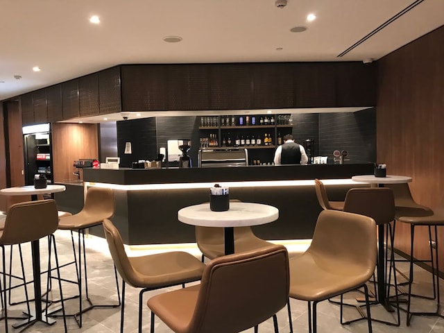 Lounge thumbnail 5