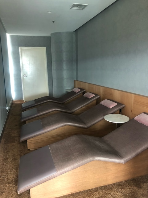 Lounge thumbnail 3