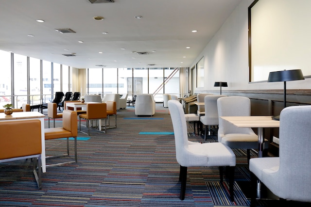 Lounge thumbnail 1