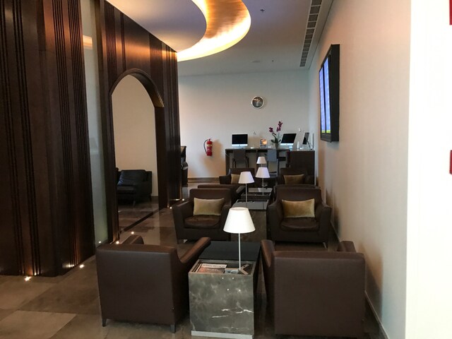 Lounge thumbnail 4