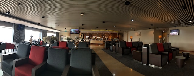 Lounge thumbnail 1