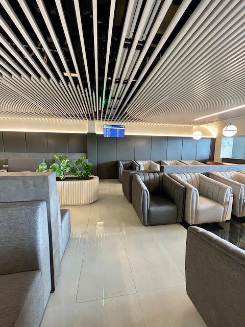 Lounge thumbnail 5