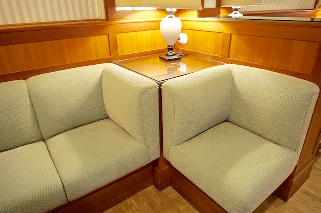 Lounge thumbnail 3