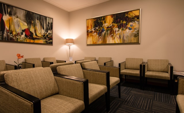 Lounge thumbnail 3