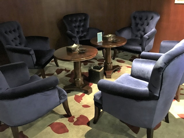 Lounge thumbnail 2