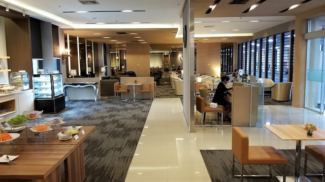 Lounge thumbnail 2