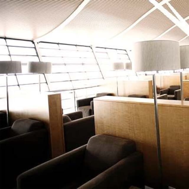 Lounge thumbnail 4