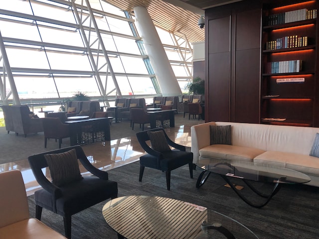 Lounge thumbnail 1