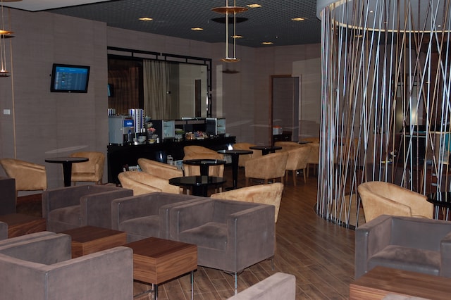 Lounge thumbnail 5