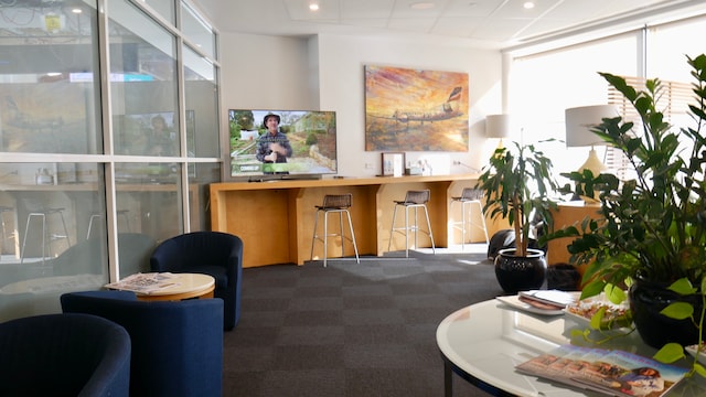 Lounge thumbnail 2