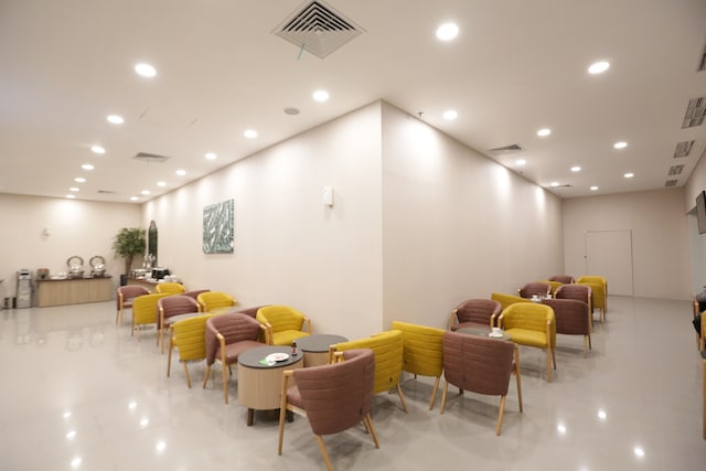 Lounge thumbnail 1