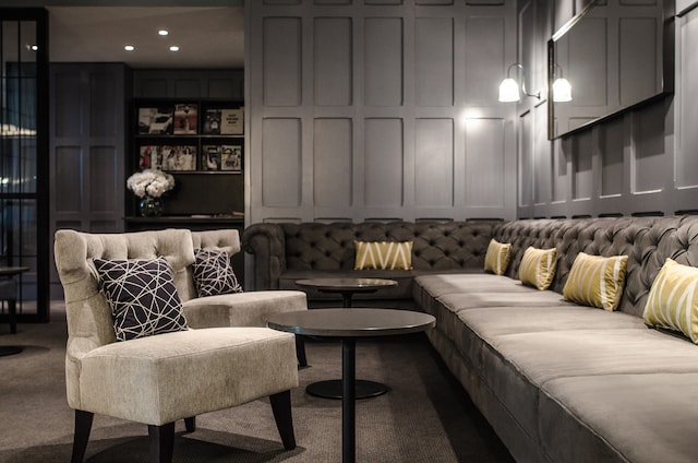 Lounge thumbnail 2