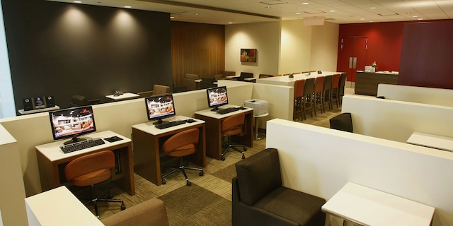 Lounge thumbnail 2
