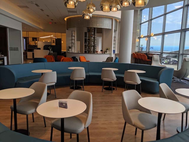 Lounge thumbnail 1