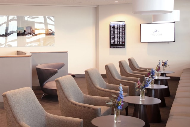 Lounge thumbnail 2