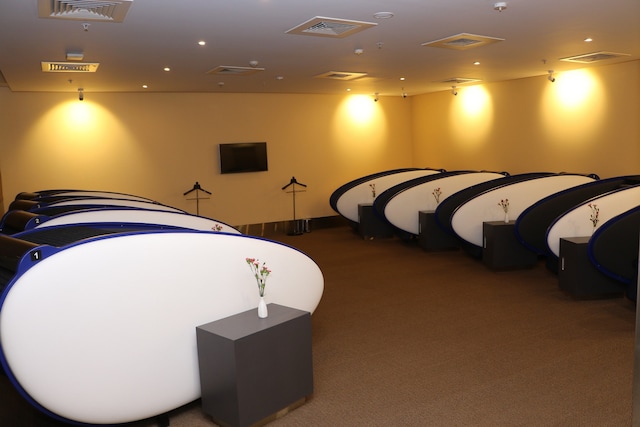 Lounge thumbnail 2