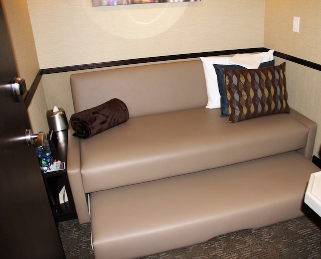 Lounge thumbnail 5