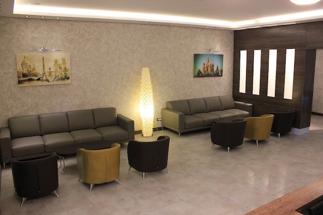 Lounge thumbnail 1