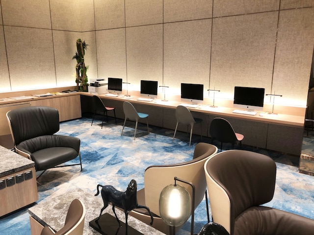 Lounge thumbnail 5
