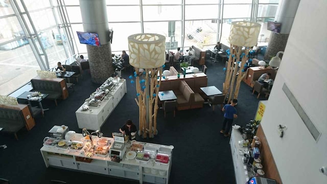 Lounge thumbnail 5