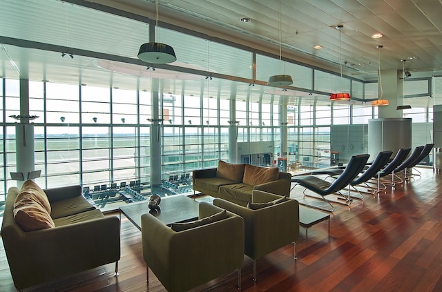 Lounge thumbnail 2