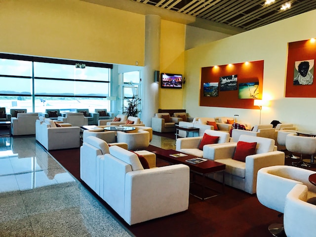 Lounge thumbnail 3