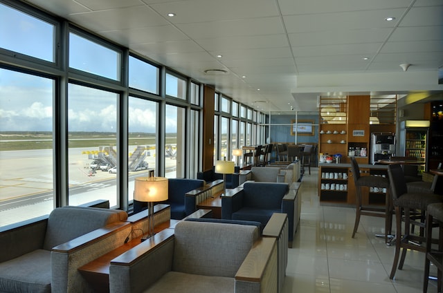 Lounge thumbnail 2