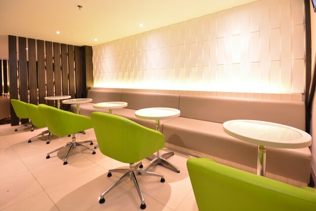 Lounge thumbnail 2