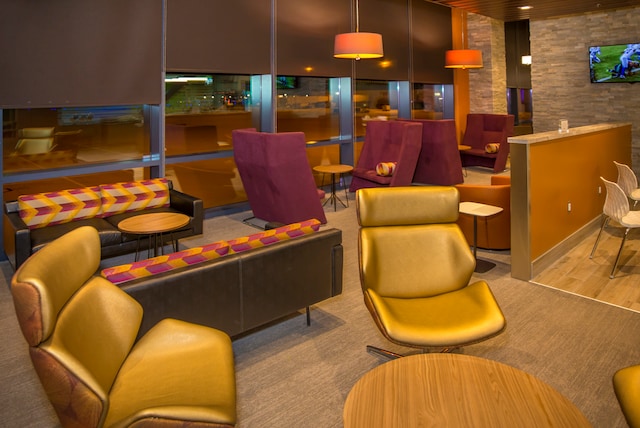 Lounge thumbnail 1