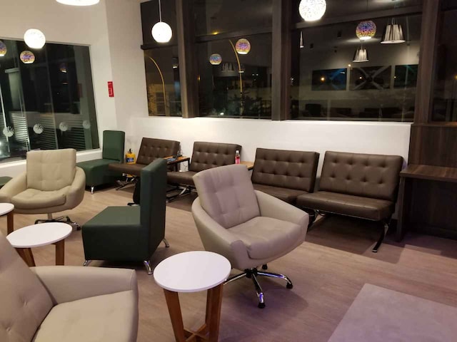 Lounge thumbnail 2