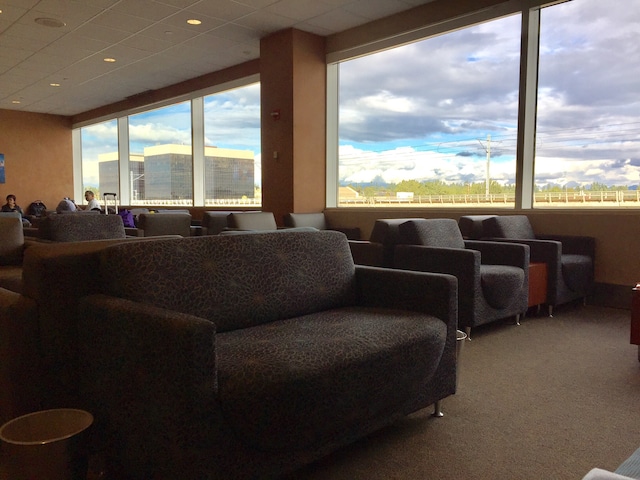 Lounge thumbnail 5