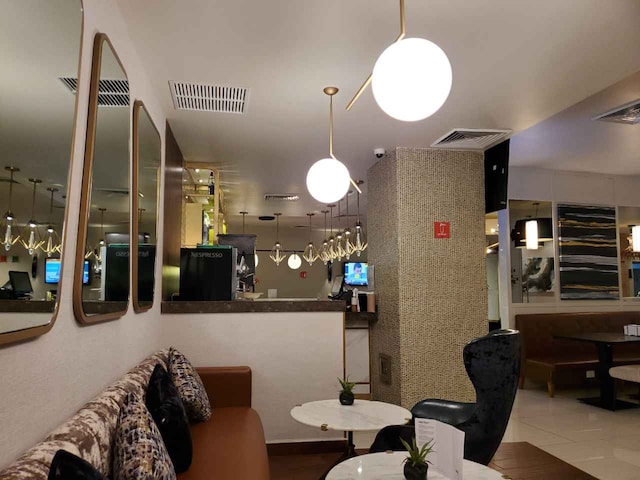 Lounge thumbnail 3