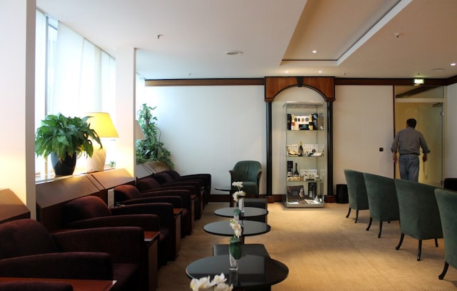 Lounge thumbnail 2