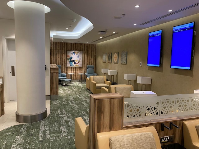 Lounge thumbnail 2