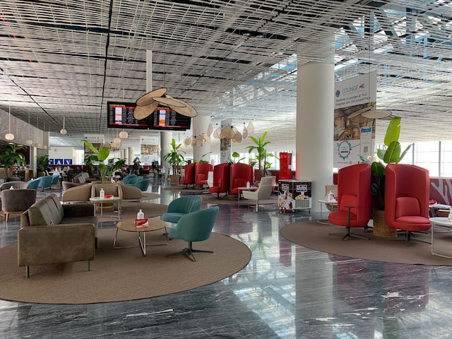 Lounge thumbnail 1