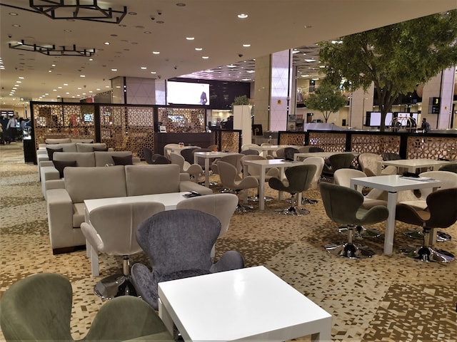 Lounge thumbnail 2
