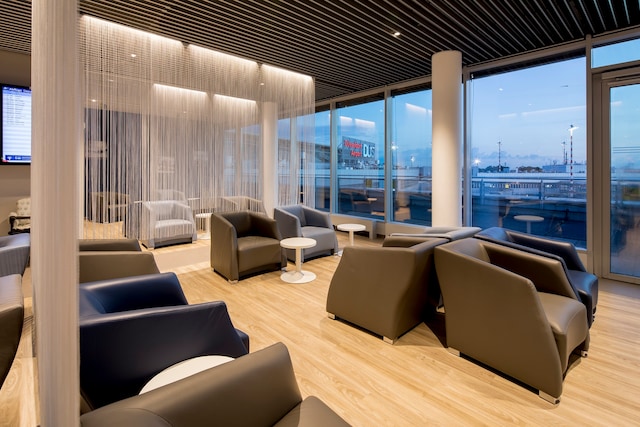 Lounge thumbnail 1