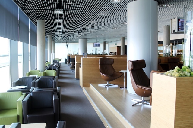 Lounge thumbnail 1