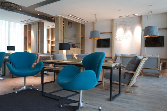 Lounge thumbnail 3