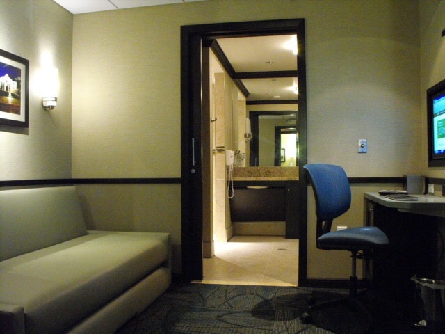 Lounge thumbnail 4