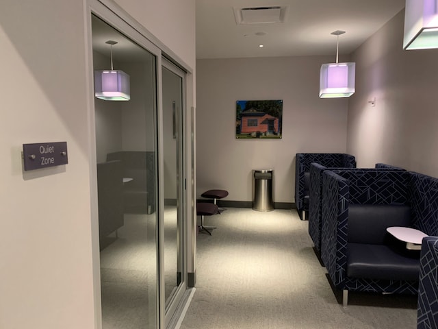 Lounge thumbnail 3