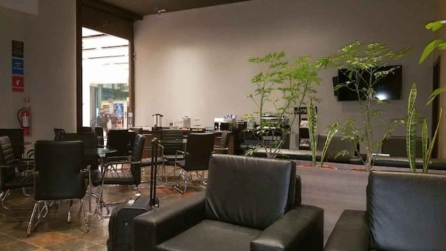 Lounge thumbnail 1