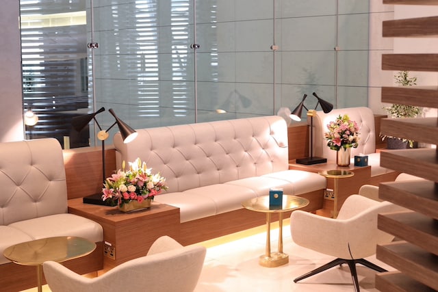 Lounge thumbnail 5