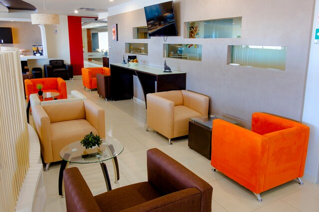 Lounge thumbnail 3