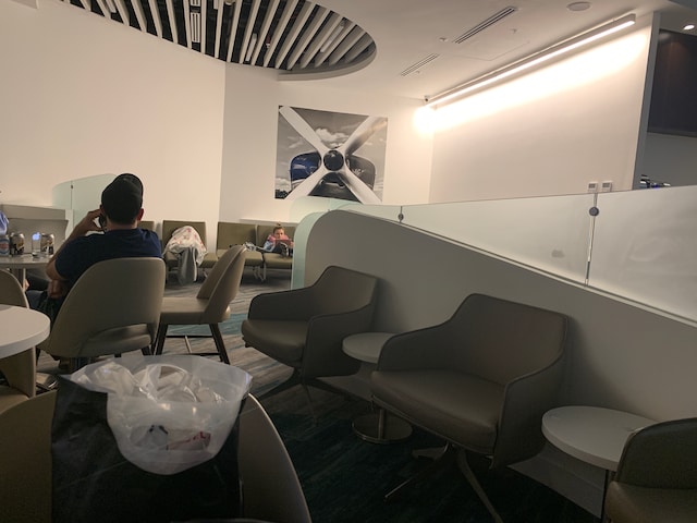 Lounge thumbnail 5